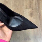Scarpin Santa Lolla One Couro Camurça Bico Fino Salto Agulha 0070.2178.034A