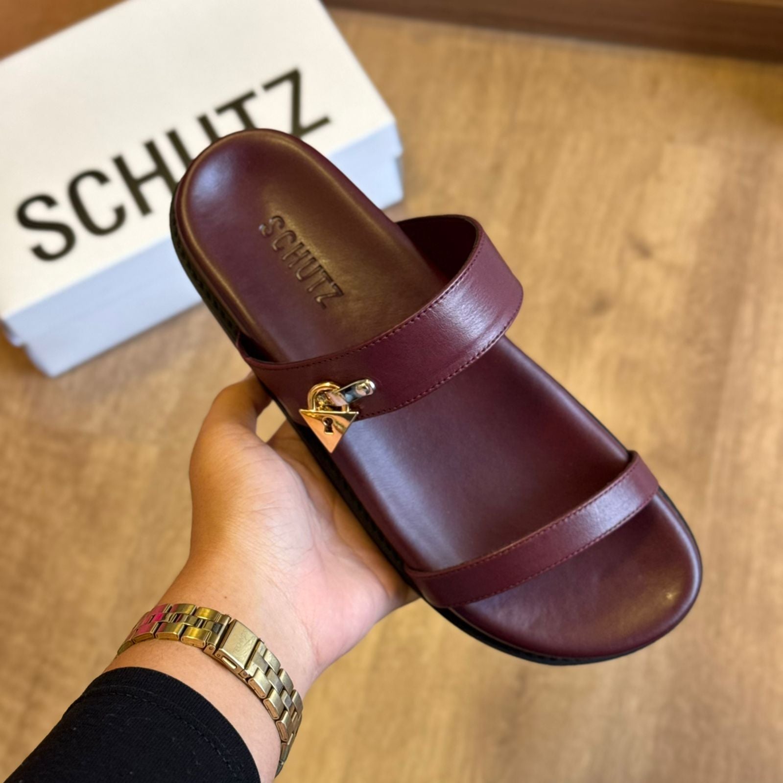 Sandália Schutz Segredo Lacrado S215640420000