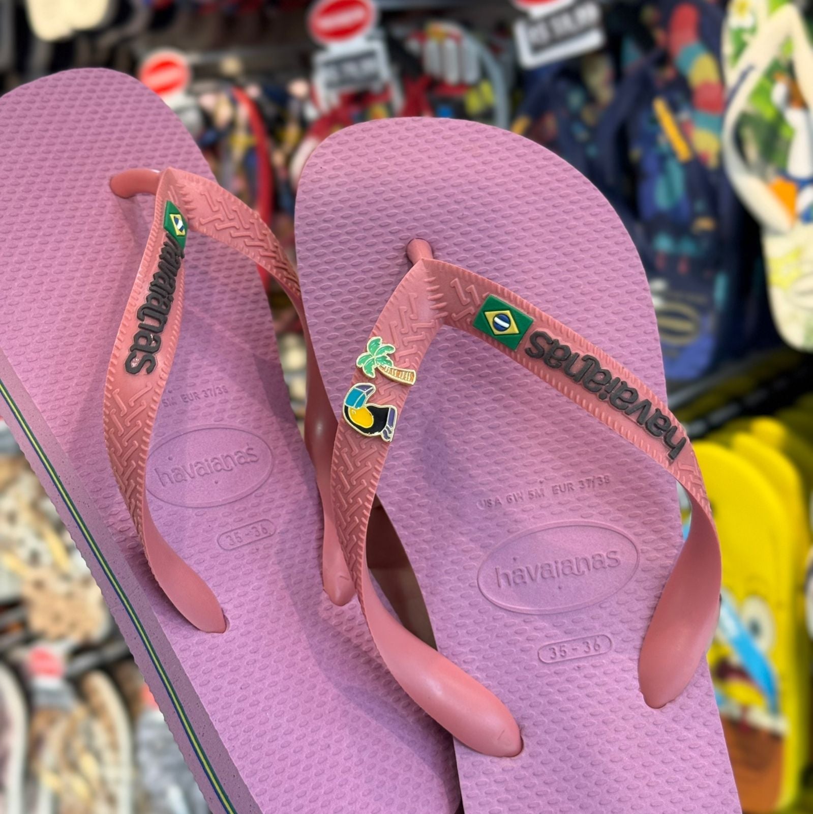 Havaianas Brasil Logo + Pin Tucano e Coqueiro