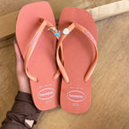 Havaianas Slim Square Logo Pop Up + Pingente Golfinho, Concha e Sereia