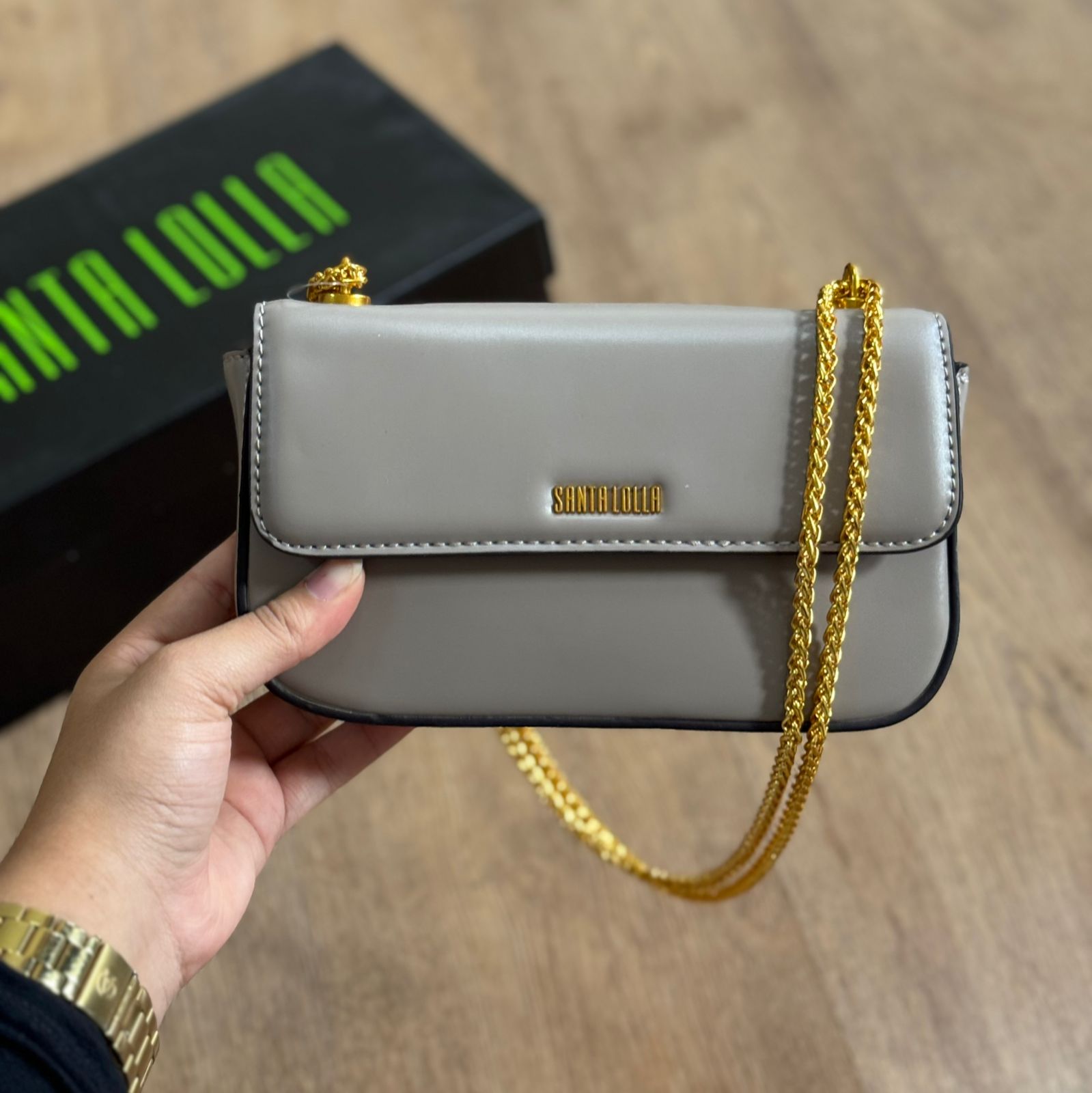 Bolsa Santa Lolla Metalizada Alça Transversal Corrente 0470.56A4.037C