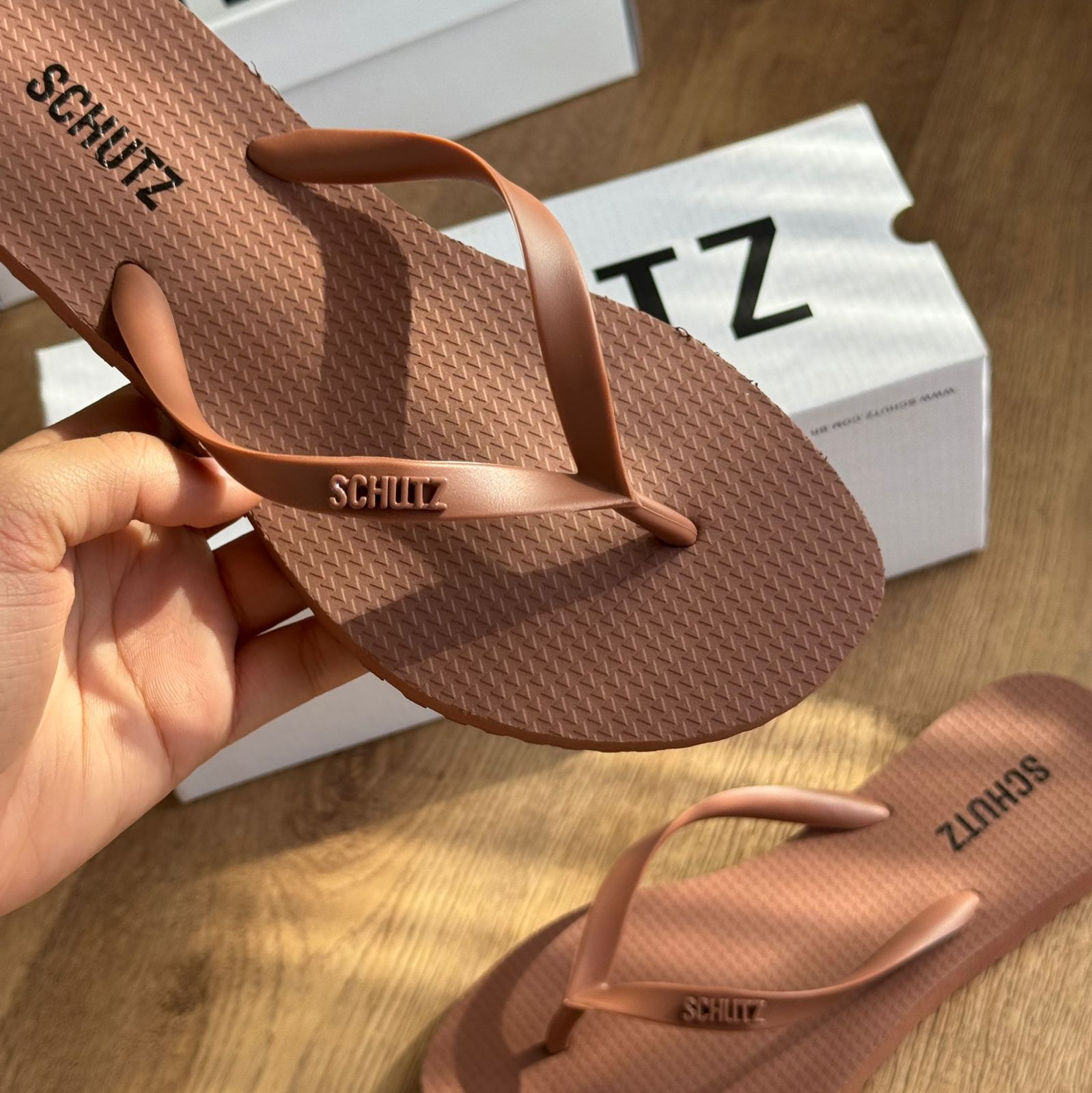 Chinelo de Dedo Schutz Estampado S222960008