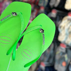 Havaianas Slim Square Glitter Neon + Pin Meninas Super Poderosas