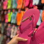 Havaianas Top + Placa Logo + Pin Olho Grego Pendurado