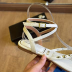 Sandália Vizzano Rasteira Detalhe Dourado nas Tiras 6528.108