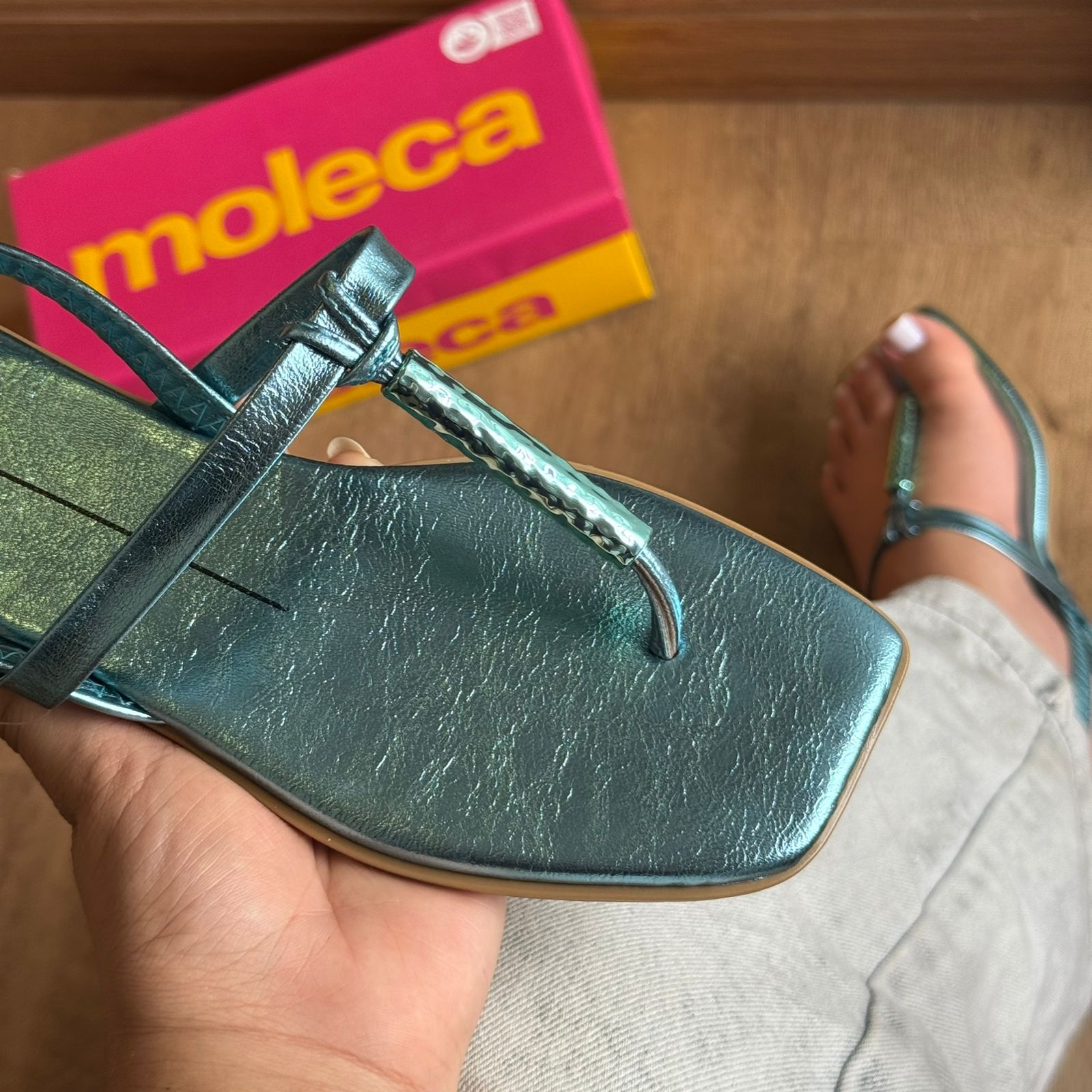 Sandália Moleca Rasteirinha Detalhe Metálico 5560.102