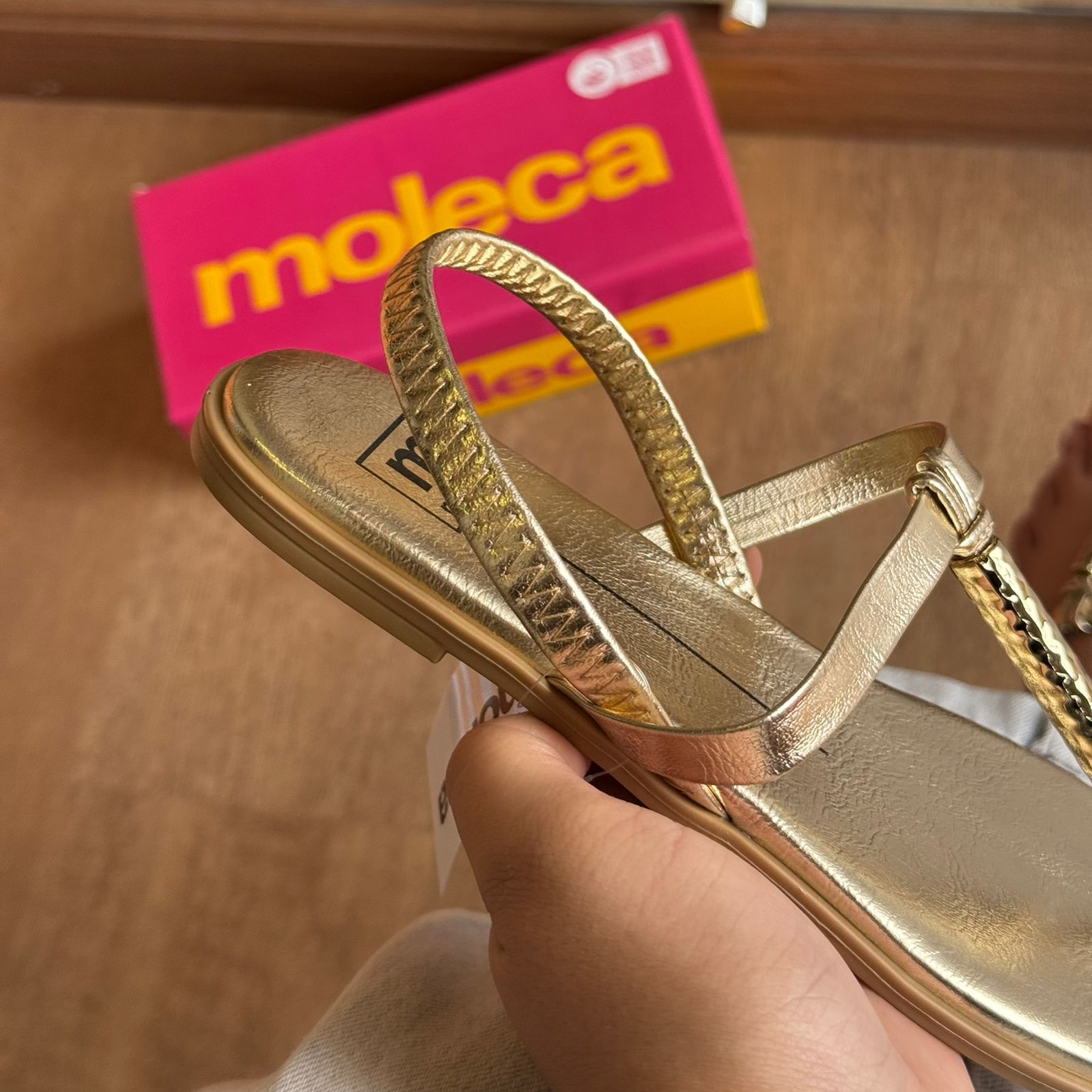Sandália Moleca Rasteirinha Detalhe Metálico 5560.102