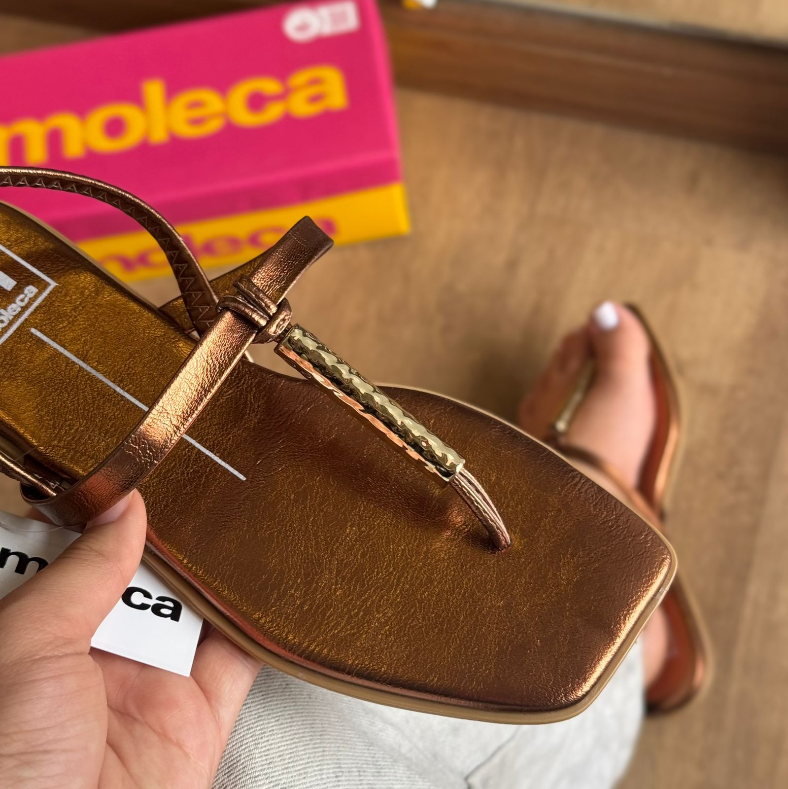 Sandália Moleca Rasteirinha Detalhe Metálico 5560.102