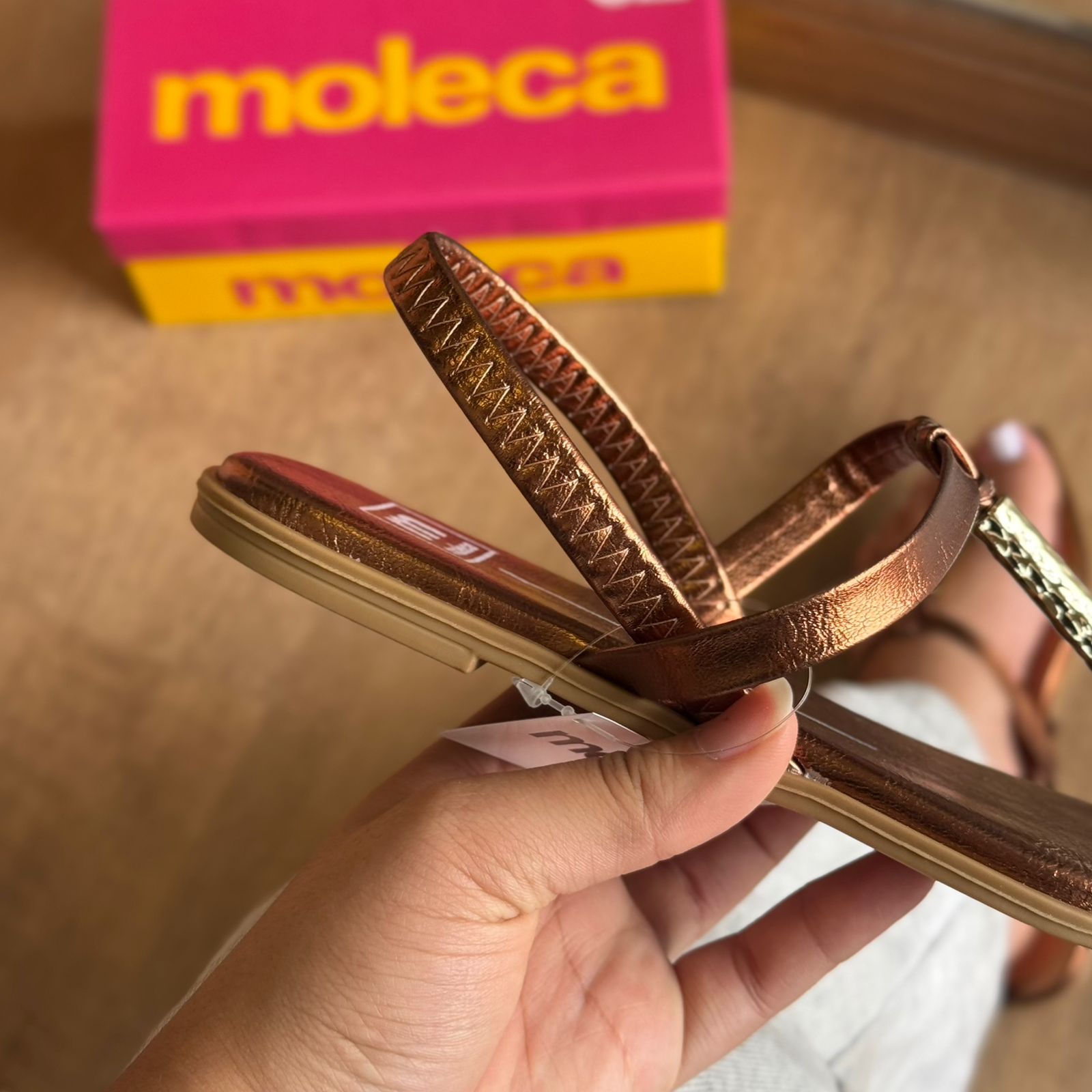 Sandália Moleca Rasteirinha Detalhe Metálico 5560.102