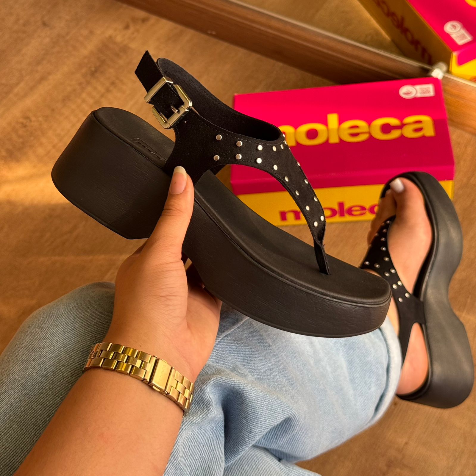 Sandália Moleca Plataforma Detalhe Dourado 5503.122