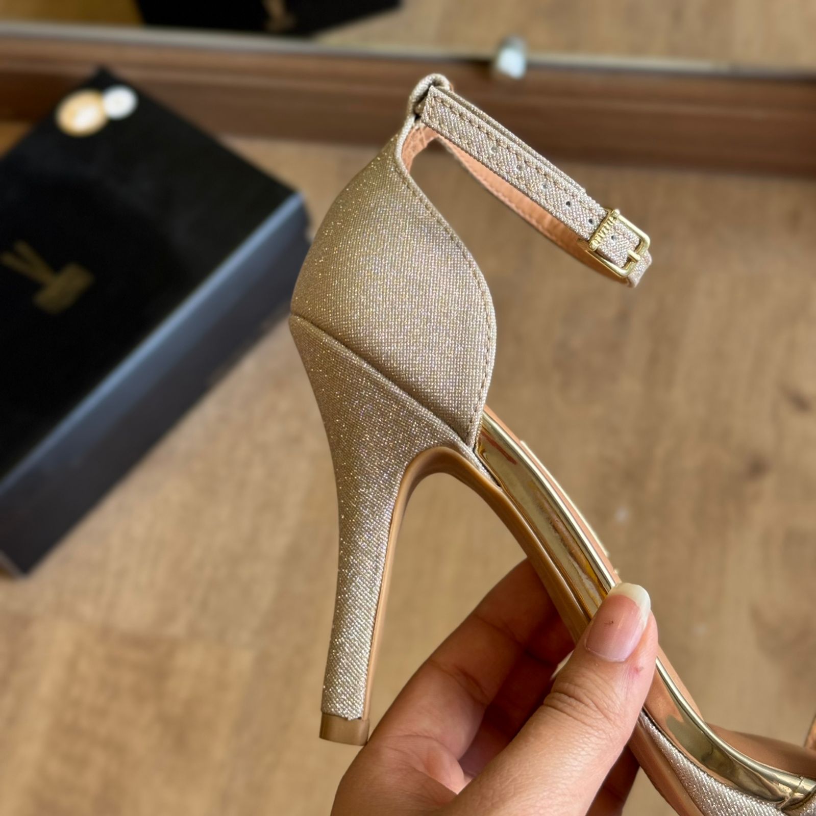 Sandália Vizzano Glitter Dourado 6210.655