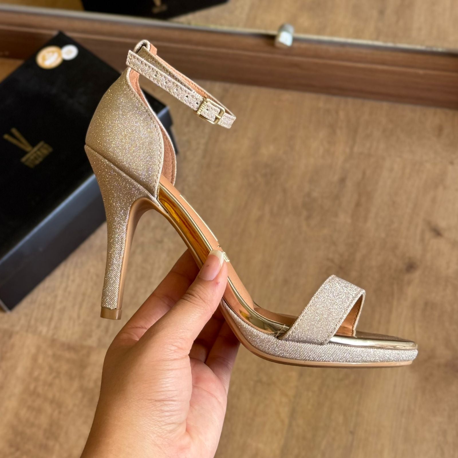Sandália Vizzano Glitter Dourado 6210.655