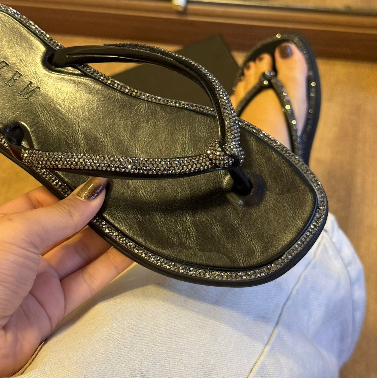 Chinelo De Dedo Azzem Tiras Em Strass SV104