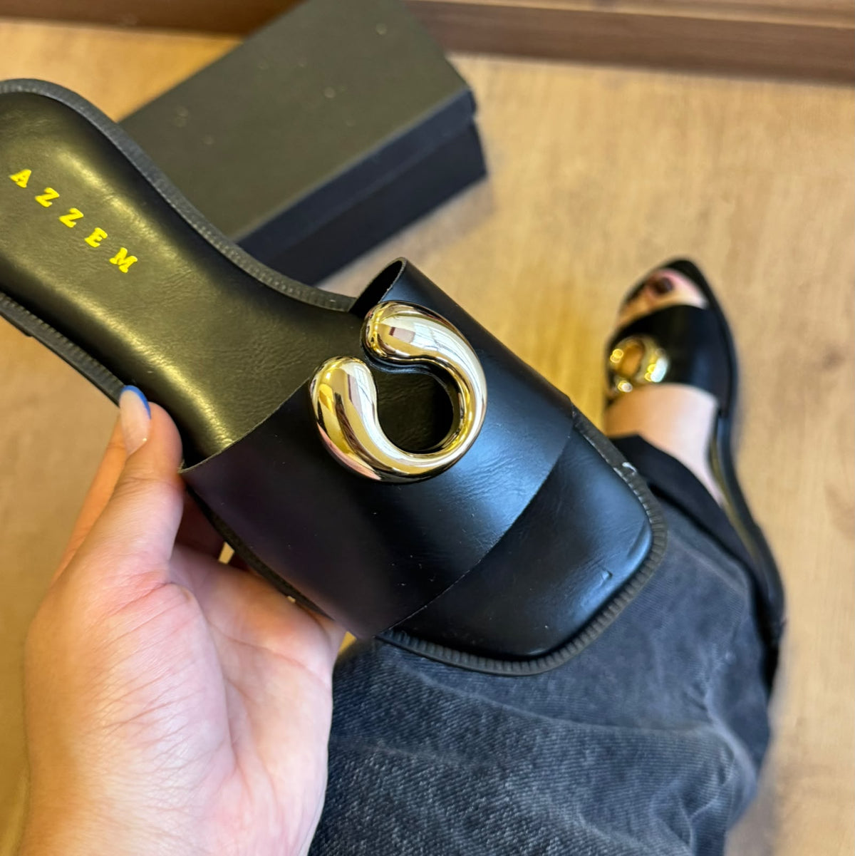 Sandália Azzem Flat Detalhe Elo 270DE