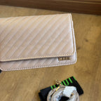 Bolsa Carteira Santa Lolla Costura Transversal 0470.547E