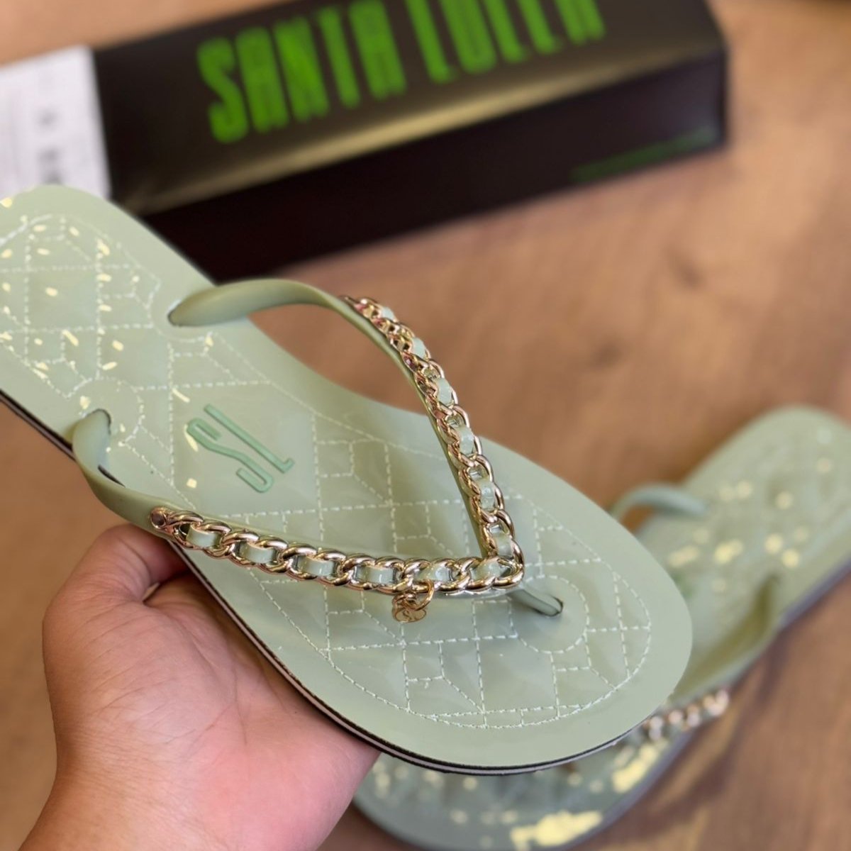 Sandália Santa Lolla Flip Flop Corrente Dourada 0106.0D67