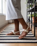Azzem IA — Off White — Sandália Azzem Detalhe Fivela Regulável 4454BM